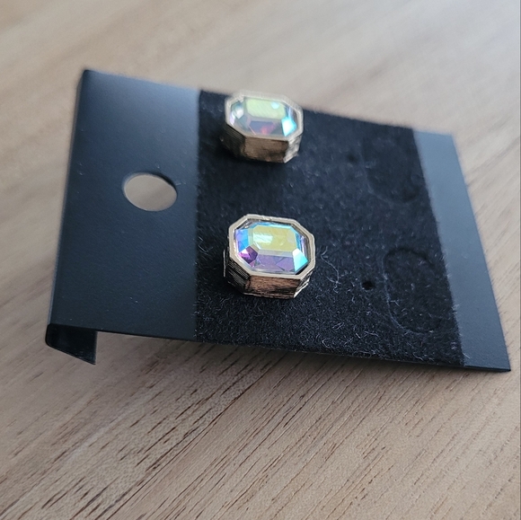 Iridescent Octagon Stud Earrings Gold Tone Avon - Aurora Borealis - Picture 2 of 4